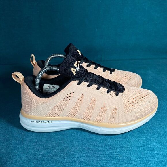 Size 10 - Women’s APL Pink Running shoes - Picture 3 of 9